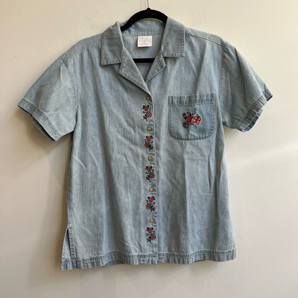 Style Studio Short Sleeve Denim Button Down w/ Rose Embroidery - Small